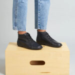 Bota cano curto feminina de couro: como combinar com o look