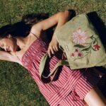 Look casual feminino: 6 dicas para combinar bolsas, sapatos e acessórios